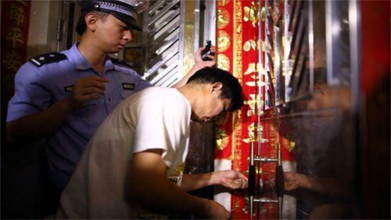 厦门请开锁师傅开了锁后，师傅为什么一般都不进门，就算主人请也不进去？